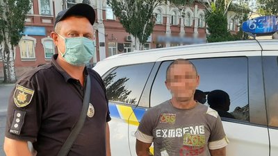 На Запоріжжі поліція затримала чоловіка, що вчинив розбійний напад у приміщенні кредитної фірми