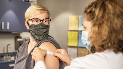 За минулу добу на Запоріжжі від COVID-19 вакцинувалися понад 11 тисяч мешканців регіону
