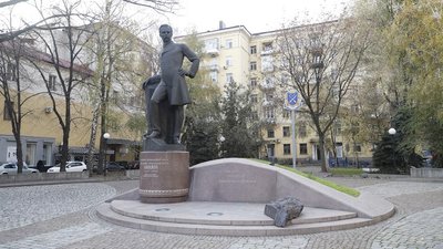 "Йому належала ідея залізниці та мосту через Дніпро". Екскурсовод розповів про внесок Олександра Поля в розвиток міста "Йому належала ідея залізниці та мосту через Дніпро". Екскурсовод розповів про внесок Олександра Поля в розвиток міста