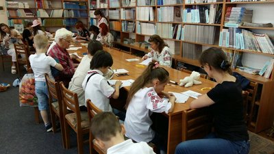 З Ужгорода військовим на фронт відправлять вишивані обереги З Ужгорода військовим на фронт відправлять вишивані обереги