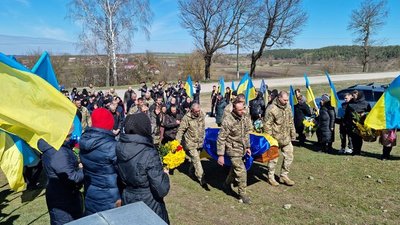 На Тернопільщині попрощалися з бійцем Іваном Синишиним