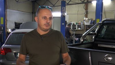 "Свої обороняють Станіславів". Прикарпатські волонтери придбали авто для ЗСУ