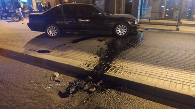 Легковик в'їхав у зупинку. Що відомо про ДТП у Рівному Легковик в'їхав у зупинку. Що відомо про ДТП у Рівному