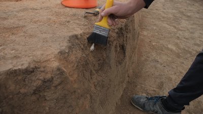 На Вінниччині проводять безкоштовні екскурсії на розкопки кургану На Вінниччині проводять безкоштовні екскурсії на розкопки кургану