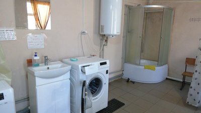 В Антонінах на Хмельниччині адмінбудівлю місцевого підприємства переобладнали під помешкання для переселенців В Антонінах на Хмельниччині адмінбудівлю місцевого підприємства переобладнали під помешкання для переселенців