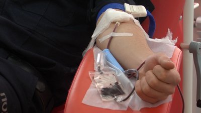 "Здай кров — врятуй життя". Вінницькі патрульні долучилися до акції "Здай кров — врятуй життя". Вінницькі патрульні долучилися до акції
