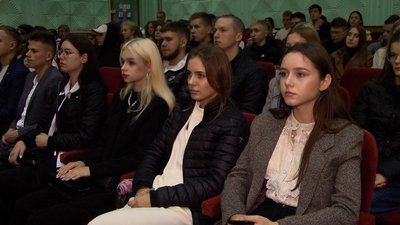 Навчатимуться офлайн: першокурсників вінницького ВНЗ посвятили у студенти Навчатимуться офлайн: першокурсників вінницького ВНЗ посвятили у студенти