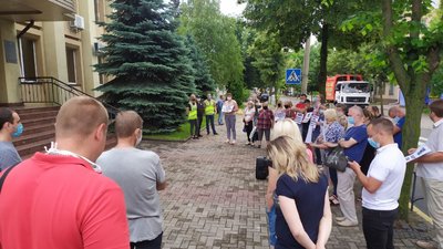 У Рівному вкладники недобудованих ЖК прийшли з акцією під ОДА У Рівному вкладники недобудованих ЖК прийшли з акцією під ОДА