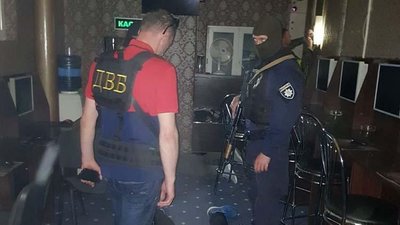 У Тернополі із гральних закладів вилучили комп'ютери У Тернополі із гральних закладів вилучили комп'ютери