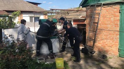 Рятувальники витягли чоловіка із криниці на Кам’янщині Рятувальники витягли чоловіка із криниці на Кам’янщині