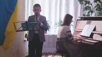 На Франківщині учні музичної школи зібрали на благодійному концерті 6 тис. грн для бійців "десятки" На Франківщині учні музичної школи зібрали на благодійному концерті 6 тис. грн для бійців "десятки"