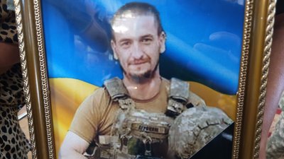 У Луцьку попрощалися з трьома військовослужбовцями У Луцьку попрощалися з трьома військовослужбовцями