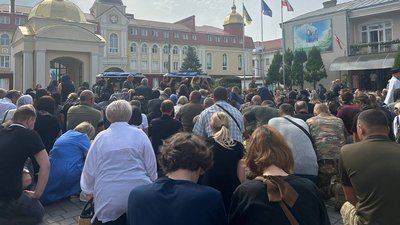 У Луцька попрощалися з загиблими бійцями Олександром Матвійчуком та Володимиром Закревою У Луцька попрощалися з загиблими бійцями Олександром Матвійчуком та Володимиром Закревою