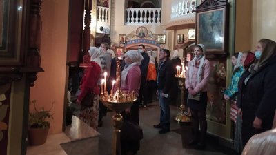 У православних церквах Харкова розпочалося нічне Великоднє богослужіння У православних церквах Харкова розпочалося нічне Великоднє богослужіння