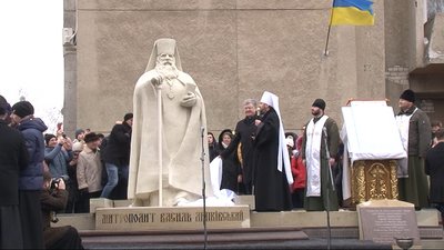 Пам’ятник митрополиту Василю Липківському у Черкасах провалюється під землю Пам’ятник митрополиту Василю Липківському у Черкасах провалюється під землю