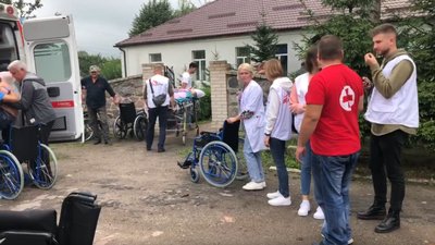 18 переселенців евакуювали з Донеччини до психоневрологічного інтернату на Вінниччині 18 переселенців евакуювали з Донеччини до психоневрологічного інтернату на Вінниччині