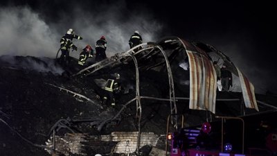 На Луганщині загорівся ангар з 800 тоннами насіння. Пожежу гасили вісім годин