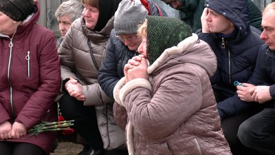 "Зник безвісти, а потім збіг ДНК": на Чернігівщині попрощалися прикордонника "Зник безвісти, а потім збіг ДНК": на Чернігівщині попрощалися прикордонника