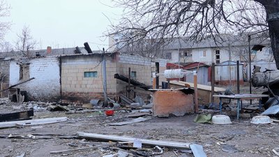 Готували їжу військовим, а воду шукали у колодязях: як жителі Олександрівки жили під час обстрілів Готували їжу військовим, а воду шукали у колодязях: як жителі Олександрівки жили під час обстрілів