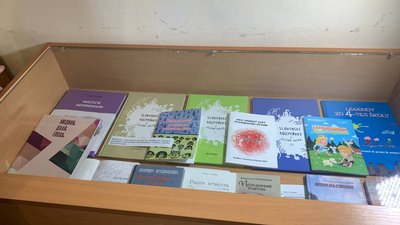 В Ужгороді представили близько 150 книжок закарпатських авторів, які видали у 2022 році