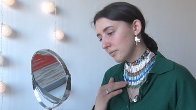 Тернополянка збирає гроші для підрозділу чоловіка та записує історію війни Тернополянка збирає гроші для підрозділу чоловіка та записує історію війни