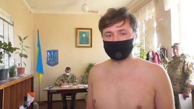 Проходять лікарів і психолога: у Чернігові пройшла осіння кампанія призовників