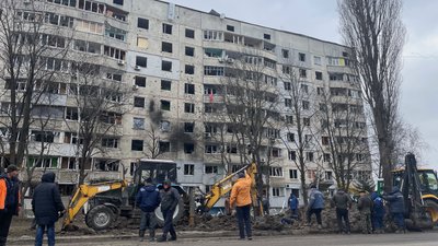 Наслідки ракетного удару С-300 по Чугуєву, 8 березня 2024 року. Наслідки ракетного удару С-300 по Чугуєву, 8 березня 2024 року.