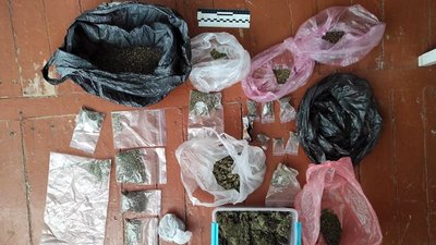 У 21-річного студента з Хмельниччини вилучили різні психотропні речовини У 21-річного студента з Хмельниччини вилучили різні психотропні речовини