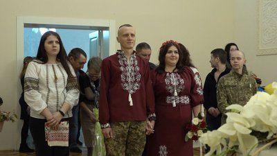 За день до відправлення на фронт: у Черкасах побралася пара молодят