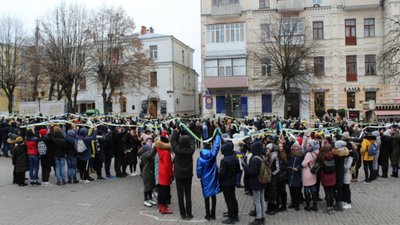 Хвилиною мовчання та покладанням квітів у Вінниці відзначили 101-річницю Соборності України