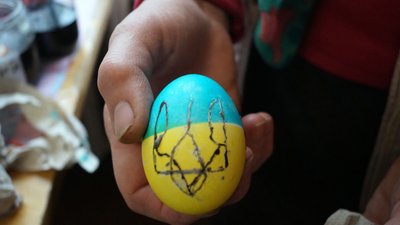 У Дрогобичі на Львівщині створювали писанки для українських військових – фоторепортаж У Дрогобичі на Львівщині створювали писанки для українських військових – фоторепортаж