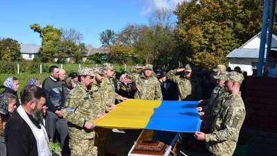 На Тернопільщині попрощалися із загиблими військовослужбовцями На Тернопільщині попрощалися із загиблими військовослужбовцями