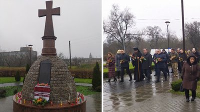 Поклали квіти і поставили лампадки. У Кропивницькому вшанували пам'ять жертв Голодоморів