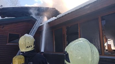 У Києві горіло кафе у парку Муромець У Києві горіло кафе у парку Муромець
