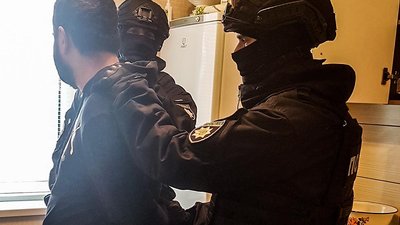 У Миколаєві затримали ймовірних учасників наркоугрупування, які намагалися підкупити поліцію У Миколаєві затримали ймовірних учасників наркоугрупування, які намагалися підкупити поліцію