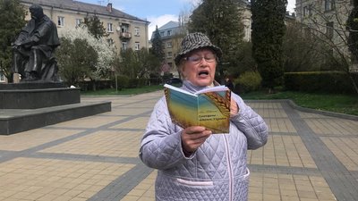 Поетеса з Луганщини переселилася у Тернопіль Поетеса з Луганщини переселилася у Тернопіль