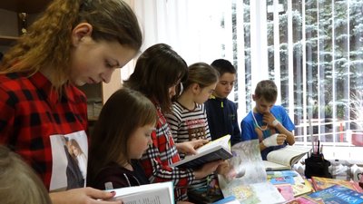 В Житомирі завершився проєкт "Ліки від нудьги". 500 книг передали в дитячу лікарню