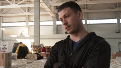"Люди просять: Дайте хоч щось". Історії водіїв, які возять з Франківська гумдопомогу на передову "Люди просять: Дайте хоч щось". Історії водіїв, які возять з Франківська гумдопомогу на передову