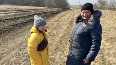 "Коли обстрілюють – відчуваєш себе піщинкою". Життя у прикордонному селі на Сумщині "Коли обстрілюють – відчуваєш себе піщинкою". Життя у прикордонному селі на Сумщині