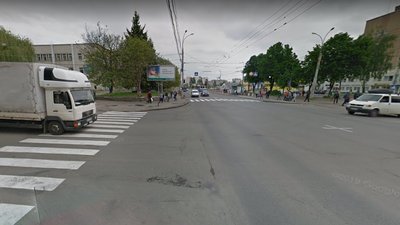 У Вінниці на перехресті двох вулиць у тестовому режимі змінили організацію дорожнього руху