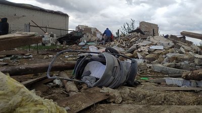 Зруйновані будинки та АЗС, загиблий та травмовані, відсутні електрика і газ: наслідки буревію в Бурині на Сумщині Зруйновані будинки та АЗС, загиблий та травмовані, відсутні електрика і газ: наслідки буревію в Бурині на Сумщині