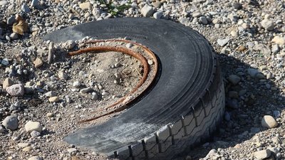 Шини у Херсоні: розпорядження ліквідувати є, як утилізувати - не пояснили Шини у Херсоні: розпорядження ліквідувати є, як утилізувати - не пояснили