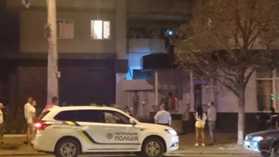 У Чернігові 19-річний хлопець стрибнув з багатоповерхівки