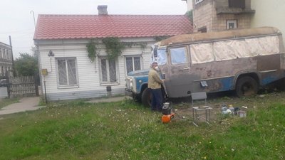 Як учні навчального закладу на Житомирщині реставрували старий автобус під кафе Як учні навчального закладу на Житомирщині реставрували старий автобус під кафе