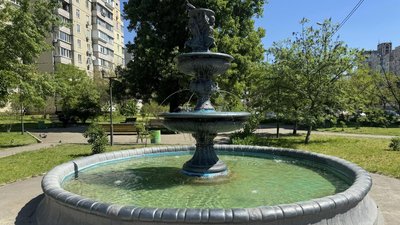 У Дарницькому районі Києва ввімкнули фонтани
