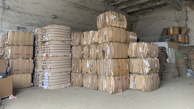 На станції вторсировини в Ужгороді проводять благодійну акцію для "Барбосу" На станції вторсировини в Ужгороді проводять благодійну акцію для "Барбосу"
