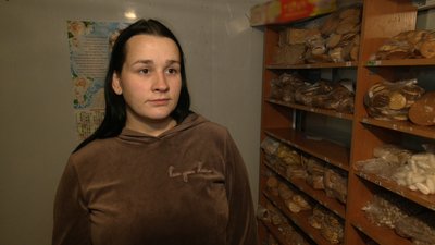 Виїжджають уночі та їдуть по 4 години: як везуть хліб з Чернігова до прикордонної Семенівки, яку обстрілюють росіяни Виїжджають уночі та їдуть по 4 години: як везуть хліб з Чернігова до прикордонної Семенівки, яку обстрілюють росіяни