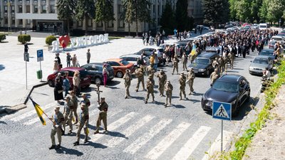 В Ужгороді попрощалися із полеглим на війні Артуром Анікієнком В Ужгороді попрощалися із полеглим на війні Артуром Анікієнком