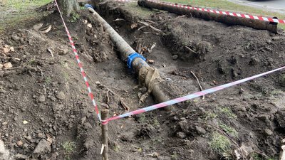 У Полтаві замінили трубу, з якої витікали нечистоти