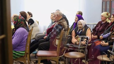 29-річна радіоведуча Юля Карпова з Житомира допомагає літнім людям на деокупованих територіях 29-річна радіоведуча Юля Карпова з Житомира допомагає літнім людям на деокупованих територіях